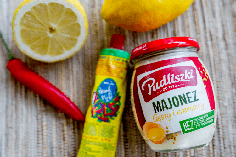 Wyjątkowy spicy mayo - do majonezu Pudliszki dodaj odrobinę harissy i soku z cytryny i gotowe! Zobacz, jak smacznie gotuje Matka Wariatka!