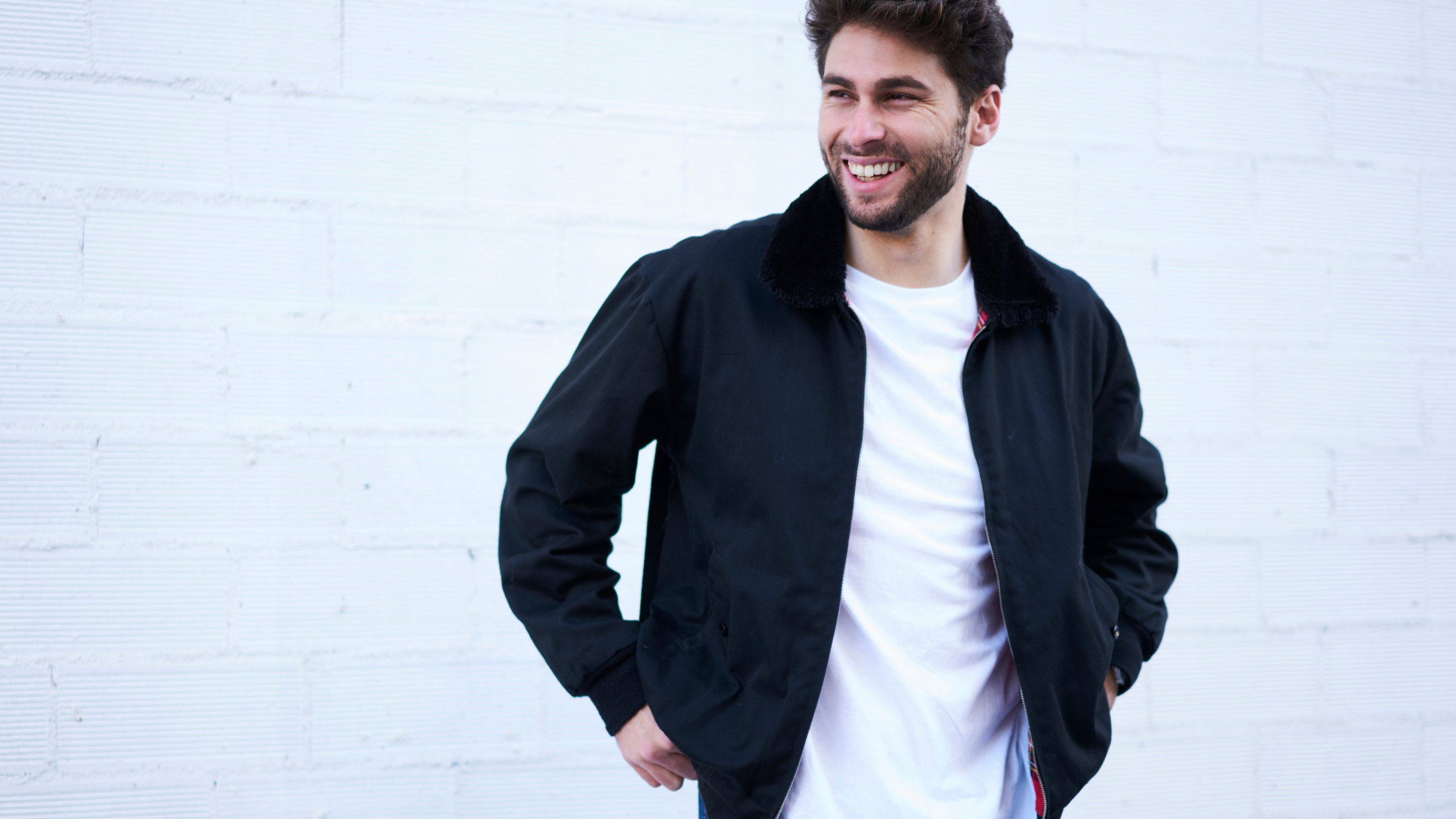 Dlaczego kurtki przejściowe męskie oraz kurtki męskie wiosenne to najlepszy wybór na zmienną aurę?