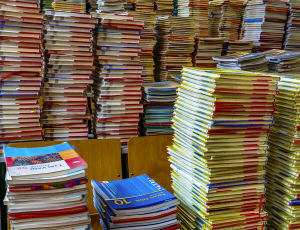 Nowe czy używane podręczniki – co się bardziej opłaca?