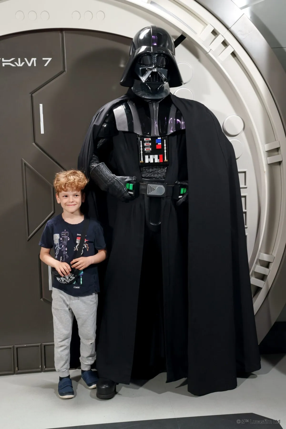 DisneylandParis-id34310418 by .